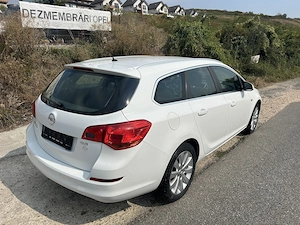 Dezmembram Opel Astra j - imagine 2