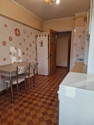 Proprietar.Vând   Schimb  apartament 3 camere decomandat, Confort 1   Pitești, Cartier Banat, Etaj 4 - imagine 9