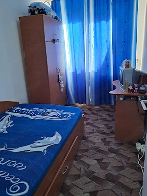 Propietar ,vand apartament cu 3 camera ,decomandat ,semi-mobilat si utilat  - imagine 7