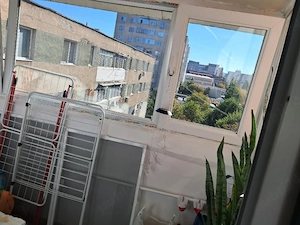 Propietar ,vand apartament cu 3 camera ,decomandat ,semi-mobilat si utilat  - imagine 3
