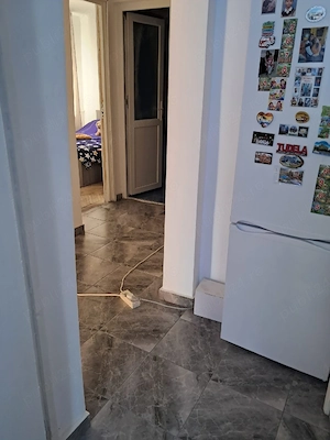 Propietar ,vand apartament cu 3 camera ,decomandat ,semi-mobilat si utilat  - imagine 8
