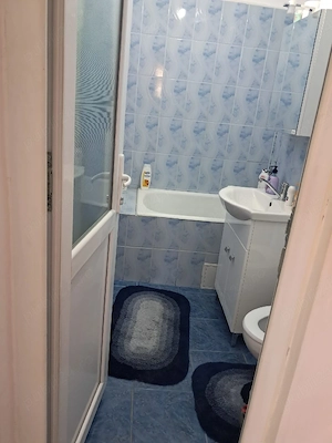 Propietar ,vand apartament cu 3 camera ,decomandat ,semi-mobilat si utilat  - imagine 6