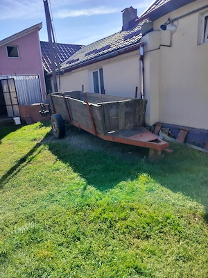 Vând cărucior foarte solid, puțin folosit