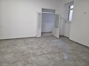 Spatiu comercial 3 camere zona Central Sibiu - imagine 3