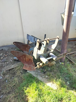 Vând plug cu 2 brazde