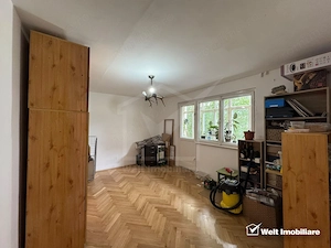 Apartament cu 4 camere, decomandat, etaj 1/4, boxa, balcon - imagine 2