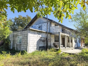 Casa duplex, 226 mp, 1600 mp teren, zona Prisacani