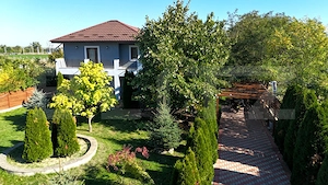 Casa 4 camere, 200 mp util, 1300 mp teren in proprietate, Sculeni - imagine 2