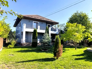 Casa 4 camere, 200 mp util, 1300 mp teren in proprietate, Sculeni