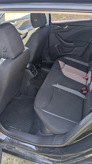 De vânzare Skoda Scala 2020 motor 1.6 TDI foarte bine întreținută  - imagine 9