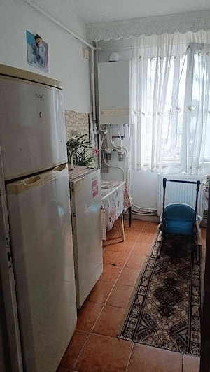 Apartament 2 camere et. 2 din 4, bloc caramidă, balcon mare, 5 min de centrul Bacăului  - imagine 4