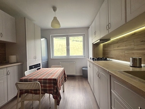 De vânzare apartament 3 camere zona Vivo