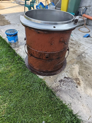 Vând bazine inox cu capac,