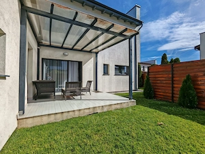 Casă de închiriat în Șelimbăr – 110 mp | 3 dormitoare | Curte amenajată - imagine 2