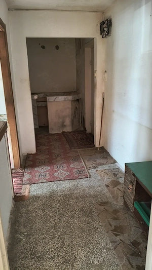 Apartament 2 camere, etaj 1   Orșova, zona Ghebaur, vedere la faleză - imagine 5