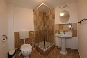Pensiune 16 camere situata in Predeal - imagine 7