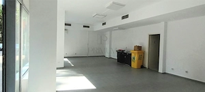 Spatiu comercial  cu vitrina  mare - Dambovita