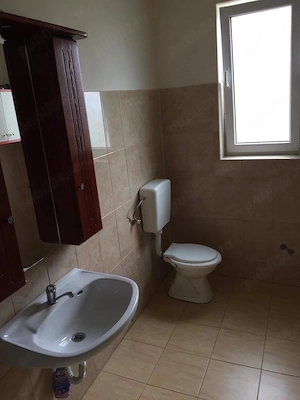 Inchiriez casa cu 2 camere  - imagine 2