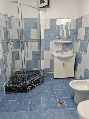 Închiriez cameră tip garsoniera  - imagine 5