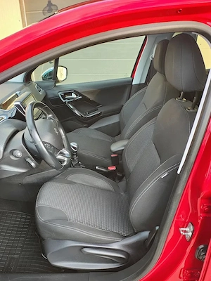 Peugeot 208 PureTech 110 Stop & Start Allure, 2019, Hatchback, Benzina - imagine 16