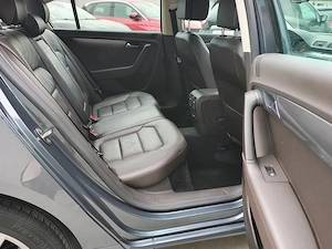 Volkswagen Passat 1.6 TDI DPF BlueMotion Technology Highline, 2013, Sedan, Diesel - imagine 16