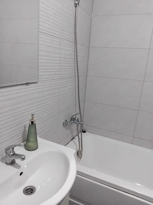 Particular - Studio 2 camere,cu buc open space 42m, complex pollux 330 euro - imagine 5