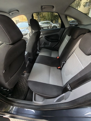 Ford Focus 1.6 Benzina Manuala 2011  - imagine 3