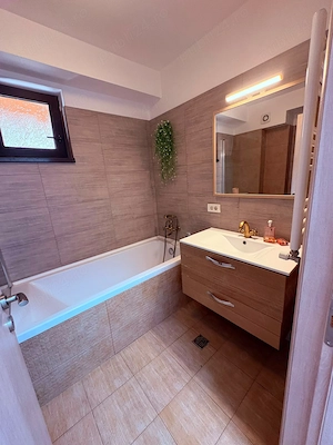 Propietar vand apartament 2 camere zona Petrom City - imagine 5