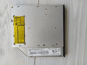 Vând DVD nou,pentru laptop