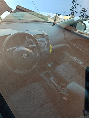 Vând KIA Ceed 1.4 Benzină (109 CP) | Doar 105.984 km Reali | Stare Excelentă - imagine 4