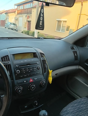  Vând KIA Ceed 1.4 Benzină (109 CP) | Doar 105.984 km Reali | Stare Excelentă - imagine 9