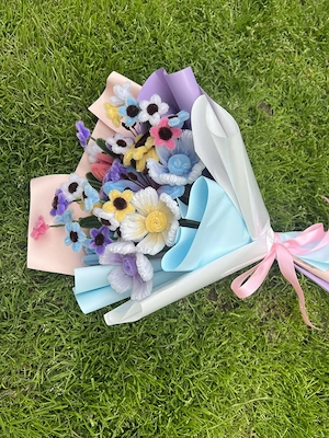 Buchet cu flori din sârmă plușată 