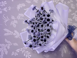 Buchet cu flori din sârmă plușată 