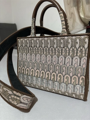 Geanta Furla 