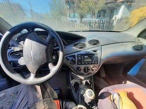 Dezmembrez Ford Focus Break Mk1 din anul 2001 motor 1,6 benzina cutie cu 5 trepte  - imagine 4