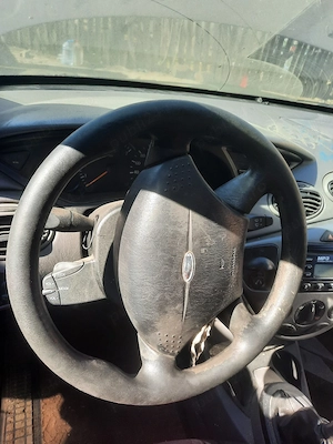 Dezmembrez Ford Focus Break Mk1 din anul 2001 motor 1,6 benzina cutie cu 5 trepte  - imagine 10