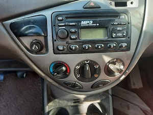 Dezmembrez Ford Focus Break Mk1 din anul 2001 motor 1,6 benzina cutie cu 5 trepte  - imagine 7