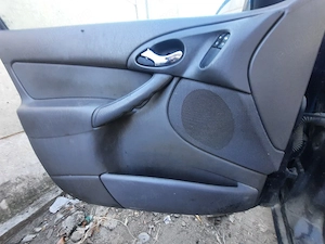 Dezmembrez Ford Focus Break Mk1 din anul 2001 motor 1,6 benzina cutie cu 5 trepte  - imagine 8