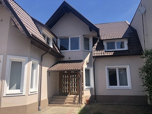 De vanzare direct  de la proprietar Casa particulara cu etaj( Vilâ) singur in curte, situat in Tg Mu - imagine 5