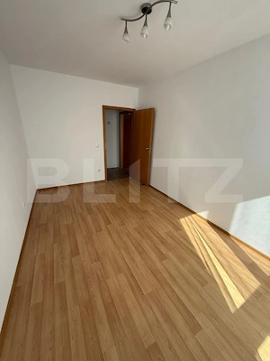 Apartament 3 camere, 2 bai, etaj intermediar, parcare, boxa, zona Avantgarden - imagine 5