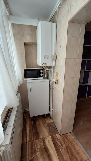 De închiriat apartament cu 3 camere decomandat, etaj 1 - imagine 9