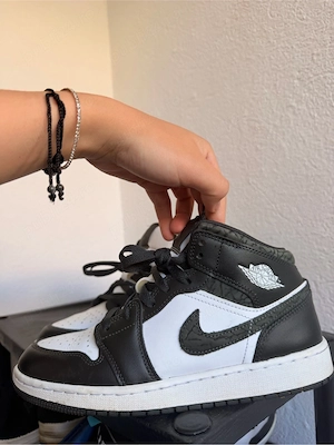 Jordan 1 Mid SE Panda Elephant 