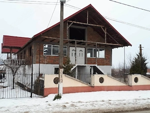 închiriez, schimb 