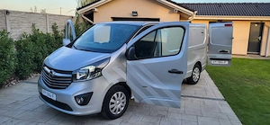 Opel Vivaro Model Extra lung 3 locuri + marfa