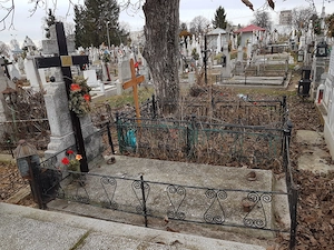 Vand:  cripta 2 locuri, cimitir "viișoara", concesiune pe veci!!!, unic proprietar!!! ploiesti - imagine 2