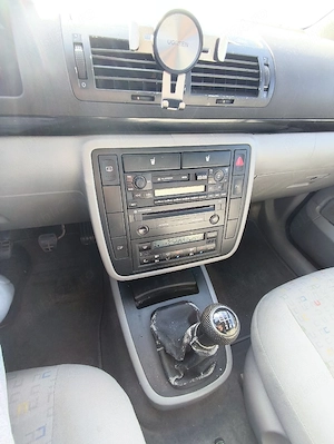 Vând VW Sharan 2.0 Benzină (2002)   7 Locuri   Acte Valabile - imagine 2