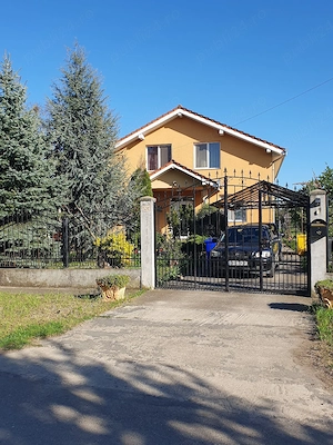 de vanzare casa într-o zona linistita situata la 20 de minute de centrul orașului  - imagine 2