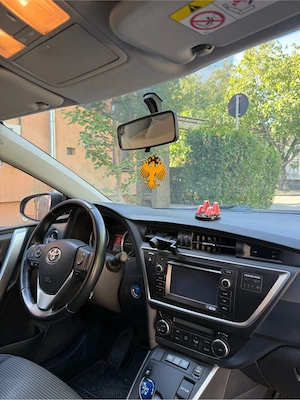 Toyota Auris Hybrid