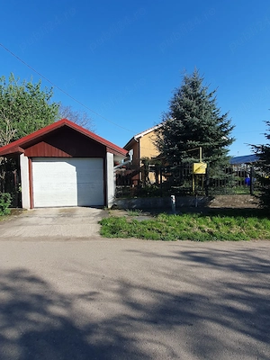 de vanzare casa într-o zona linistita situata la 20 de minute de centrul orașului  - imagine 3