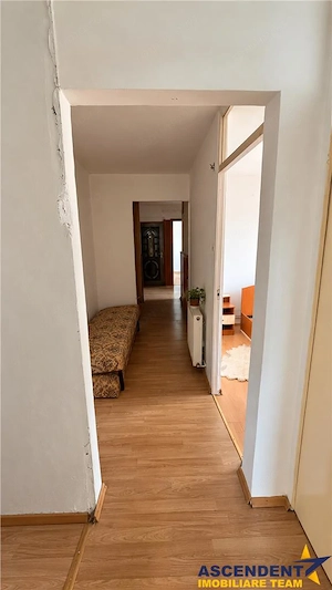 3 camere decomandat, 68 mp, 2 bai, Strada Unirii Covasna, ideal amenajare dupa propriul stil - imagine 4